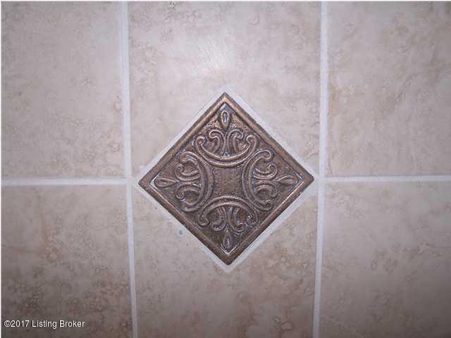 4712 Dohn Road Louisville, KY 40216 - Photo 6 of 16 20140108214843655836000000-o