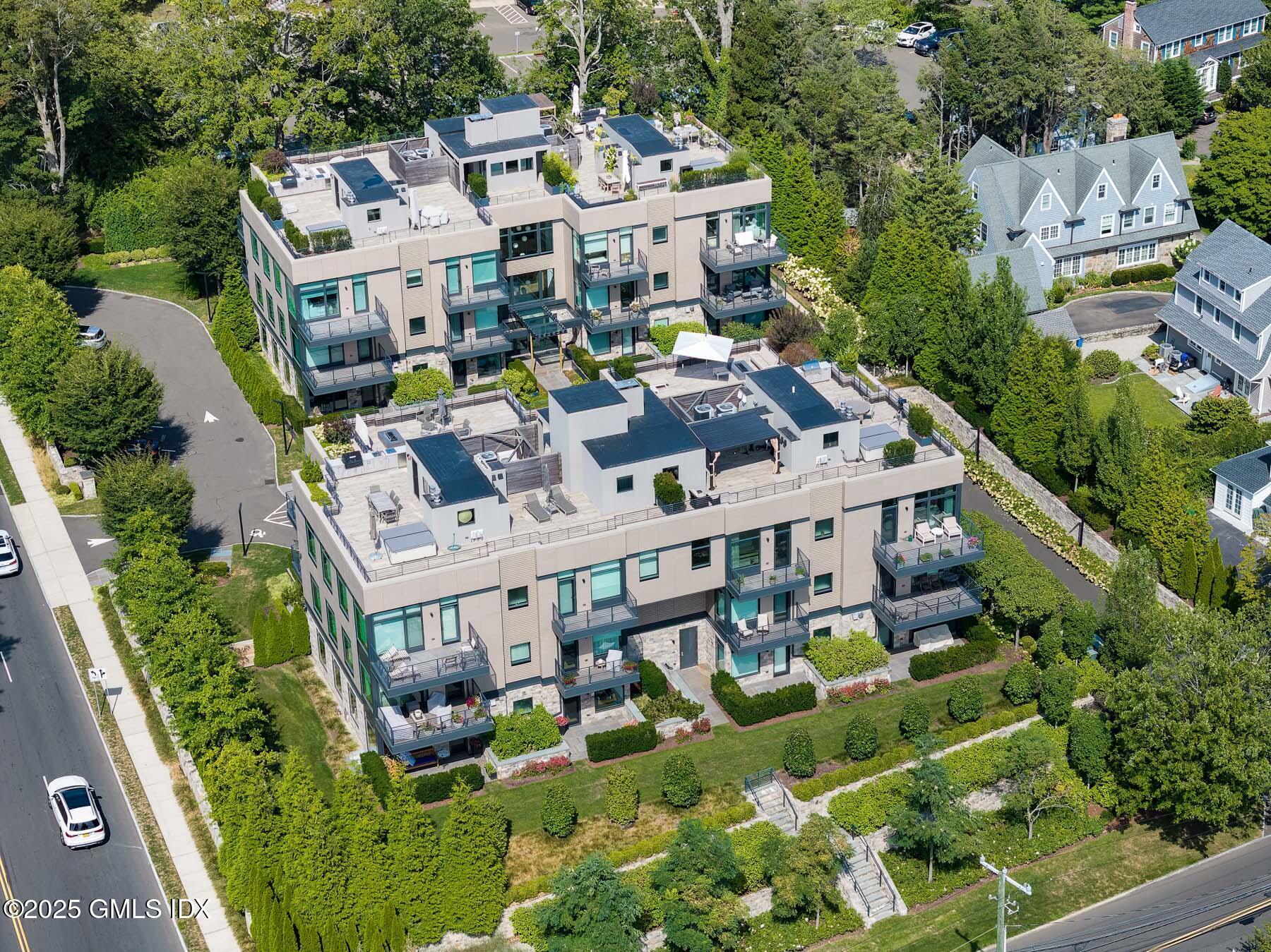 125 Field Point Road, Unit PHB5 Greenwich, CT 06830 - Photo 2 of 34 125 Field Point Rd PH-5B 10 - WEB