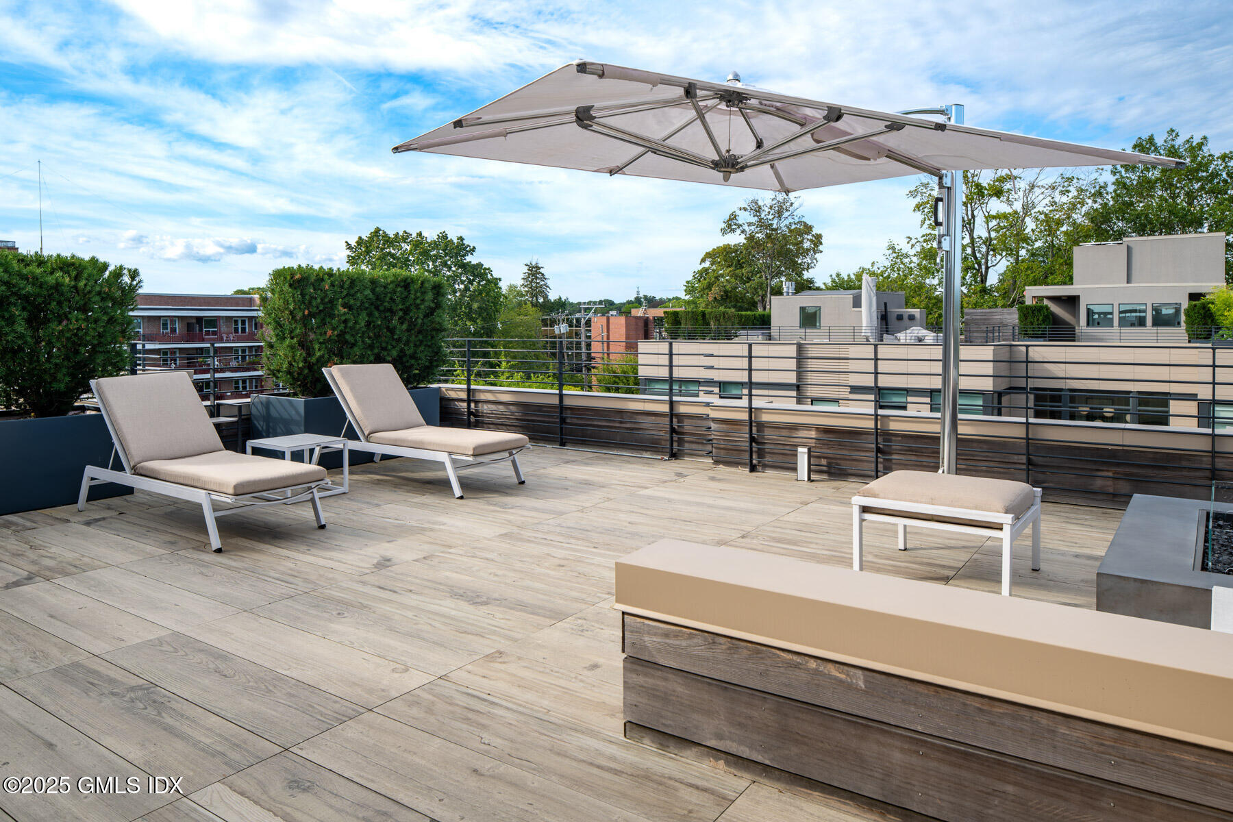 125 Field Point Road, Unit PHB5 Greenwich, CT 06830 - Photo 24 of 34 125 Field Point Rd PH-5B 28 - WEB