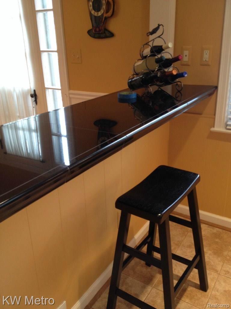 32 Maplefield Road Pleasant Ridge, MI 48069 - Photo 20 of 49 Breakfast Bar