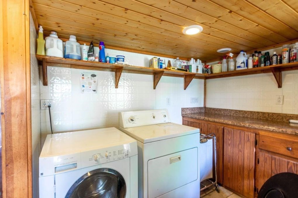 68 Dorr Spring Spring City, TN 37381 - Photo 20 of 42 a utility room with dryer and washer