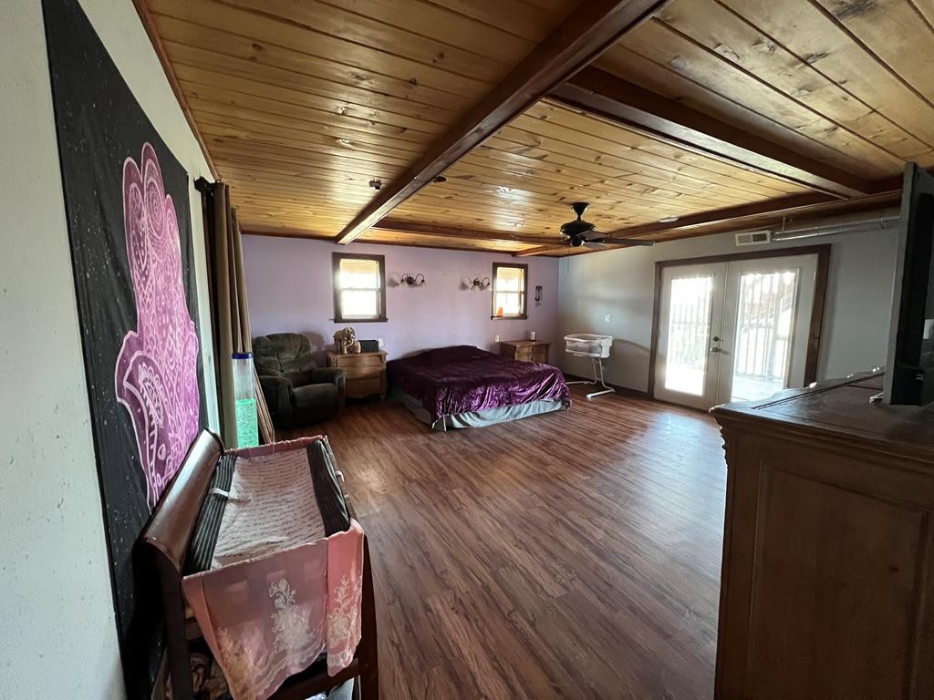 68 Dorr Spring Spring City, TN 37381 - Photo 35 of 42 a living room with furniture
