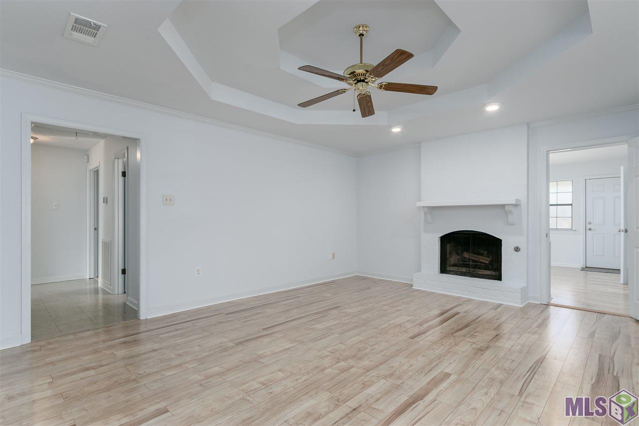 1047 Bullrush Drive Baton Rouge, LA 70810 - Photo 10 of 18 Living Area