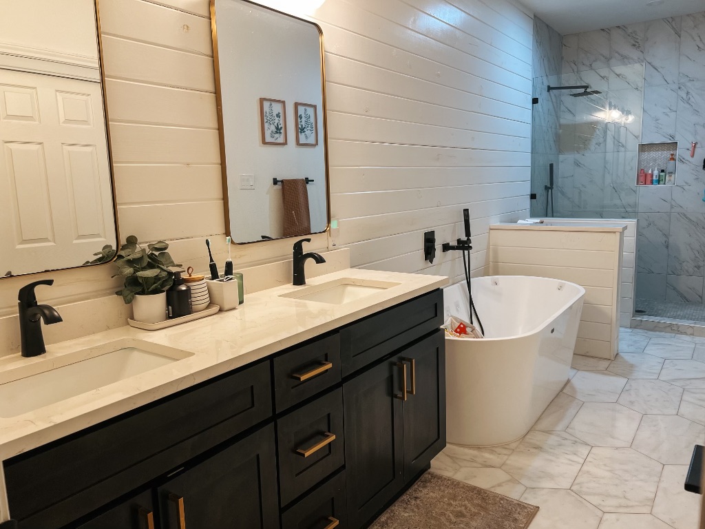1000 Blue Bird Court Round Rock, TX 78681 - Photo 7 of 10 a bathroom with a double vanity sink and a bathtub