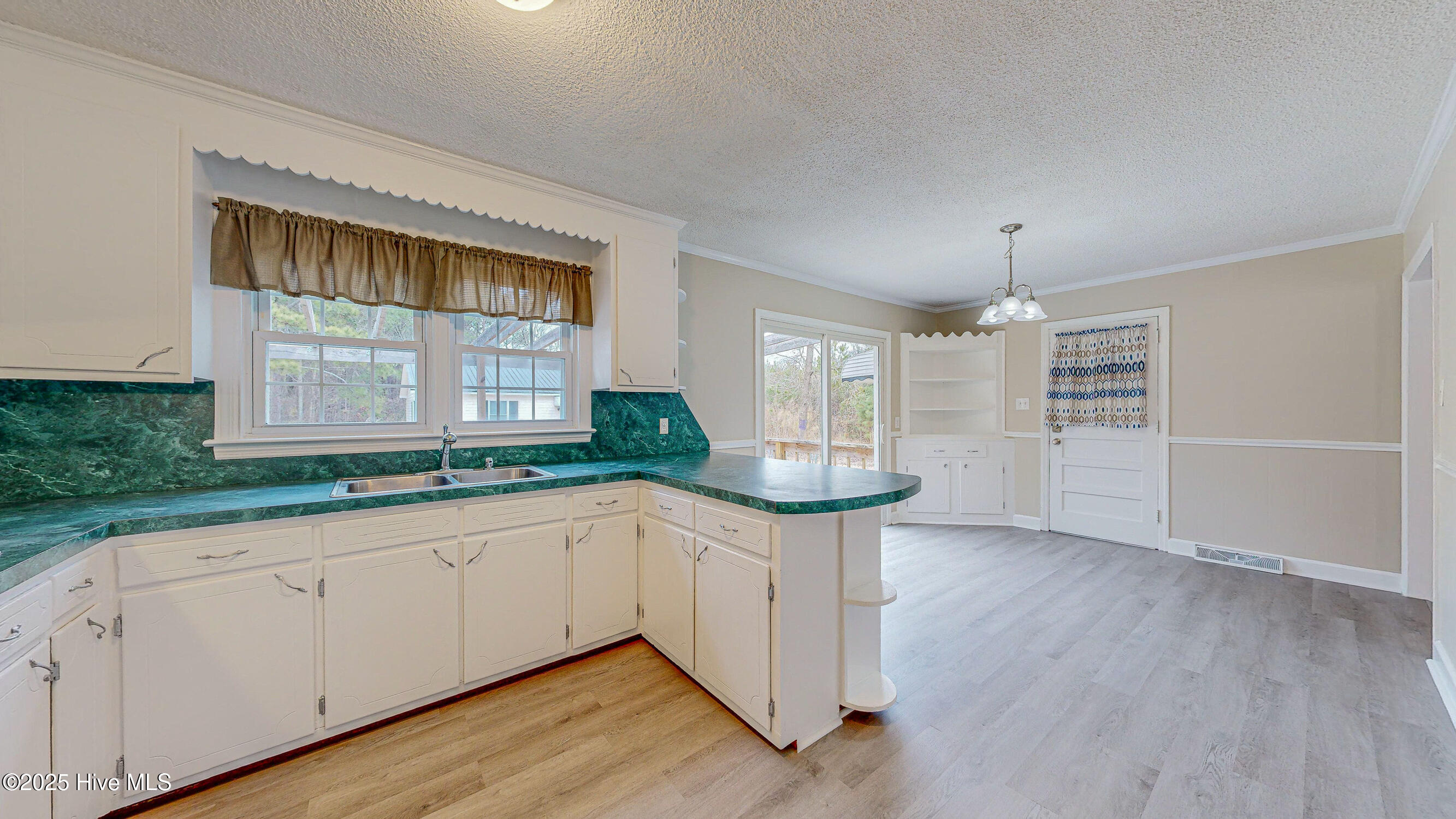 3314 Dobbs Farm Road Kinston, NC 28504 - Photo 18 of 44 Kitchen/Dining