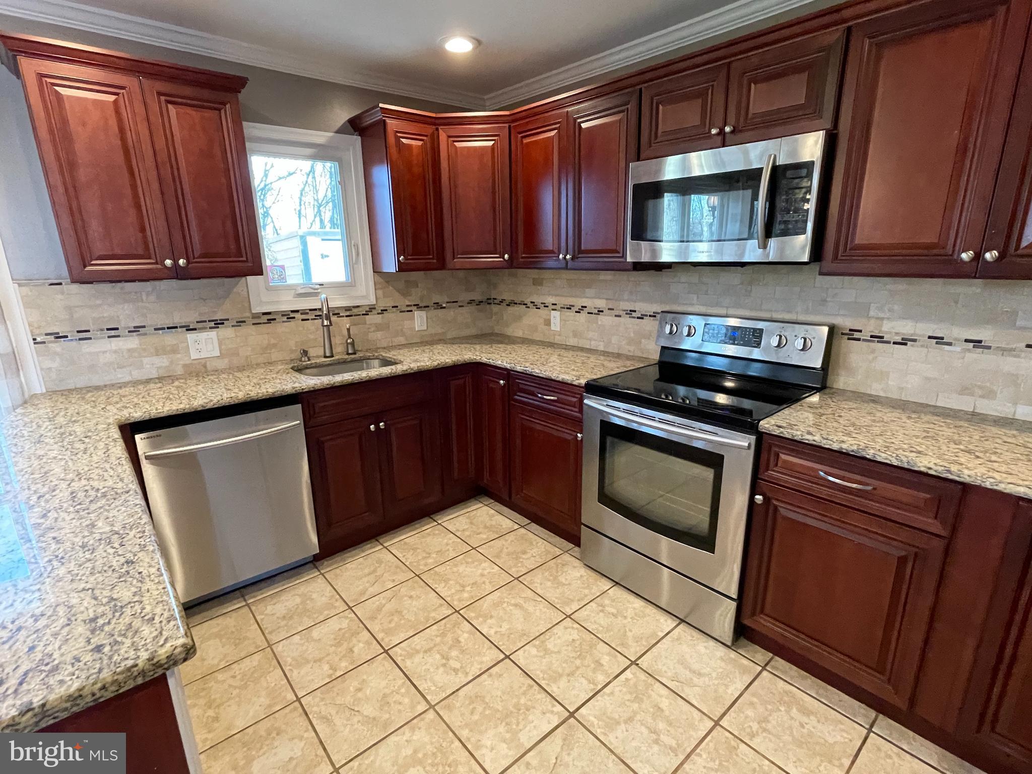 9 Gatewood Road Levittown, PA 19057 - Photo 9 of 72 Custom kitchen w/ Granite CT & SS appliances