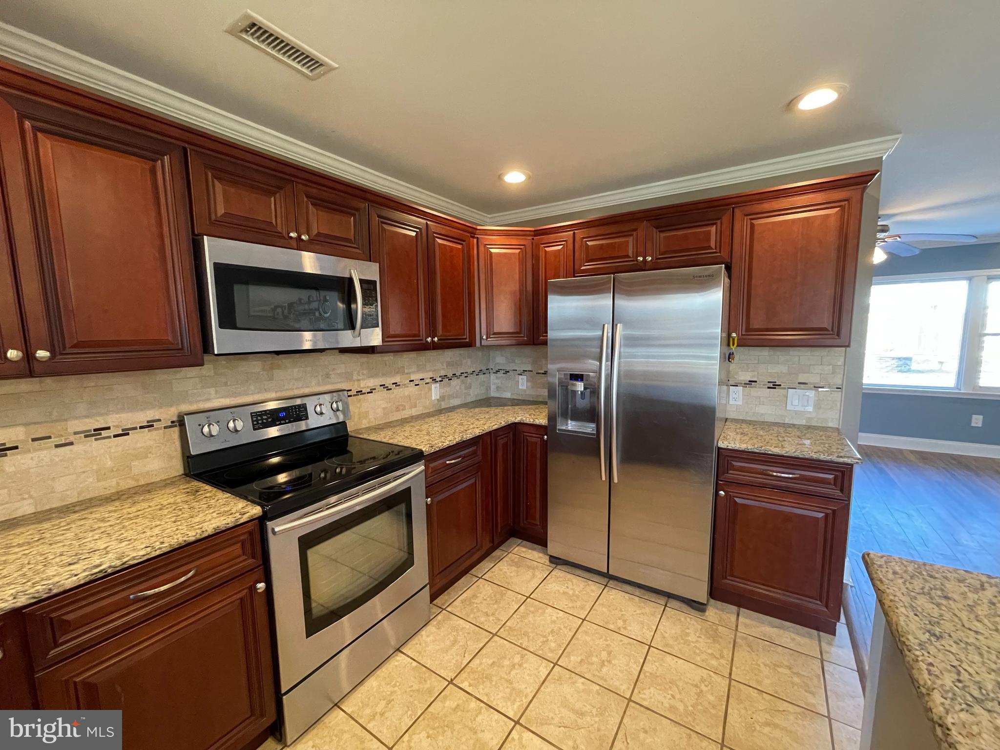 9 Gatewood Road Levittown, PA 19057 - Photo 10 of 72 Custom kitchen w/ Granite CT & SS appliances