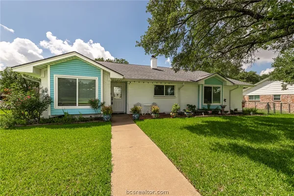 $310,000 | 3801 Oak Hill Drive, Bryan, TX 77802