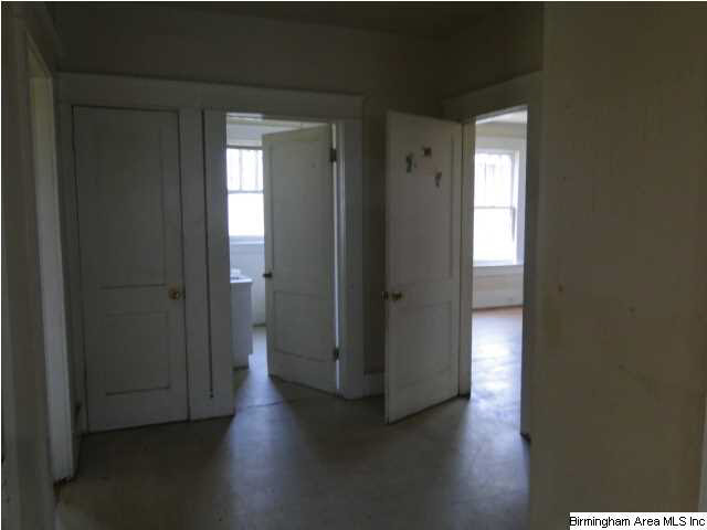 909 Valley Road Birmingham, AL 35218 - Photo 7 of 11