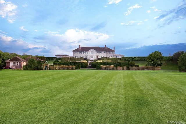 $1,000,000 | 165 Lily Pond Lane, East Hampton, NY 11937