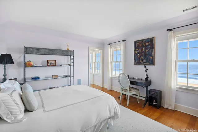 $1,000,000 | 165 Lily Pond Lane, East Hampton, NY 11937