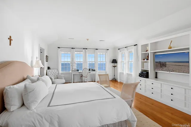 $1,000,000 | 165 Lily Pond Lane, East Hampton, NY 11937