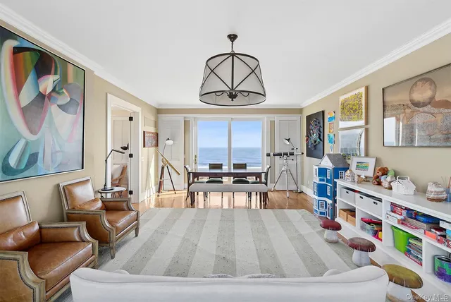 $1,000,000 | 165 Lily Pond Lane, East Hampton, NY 11937