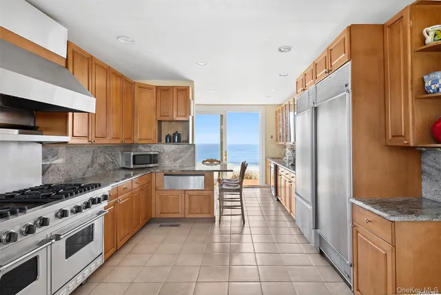 $1,000,000 | 165 Lily Pond Lane, East Hampton, NY 11937