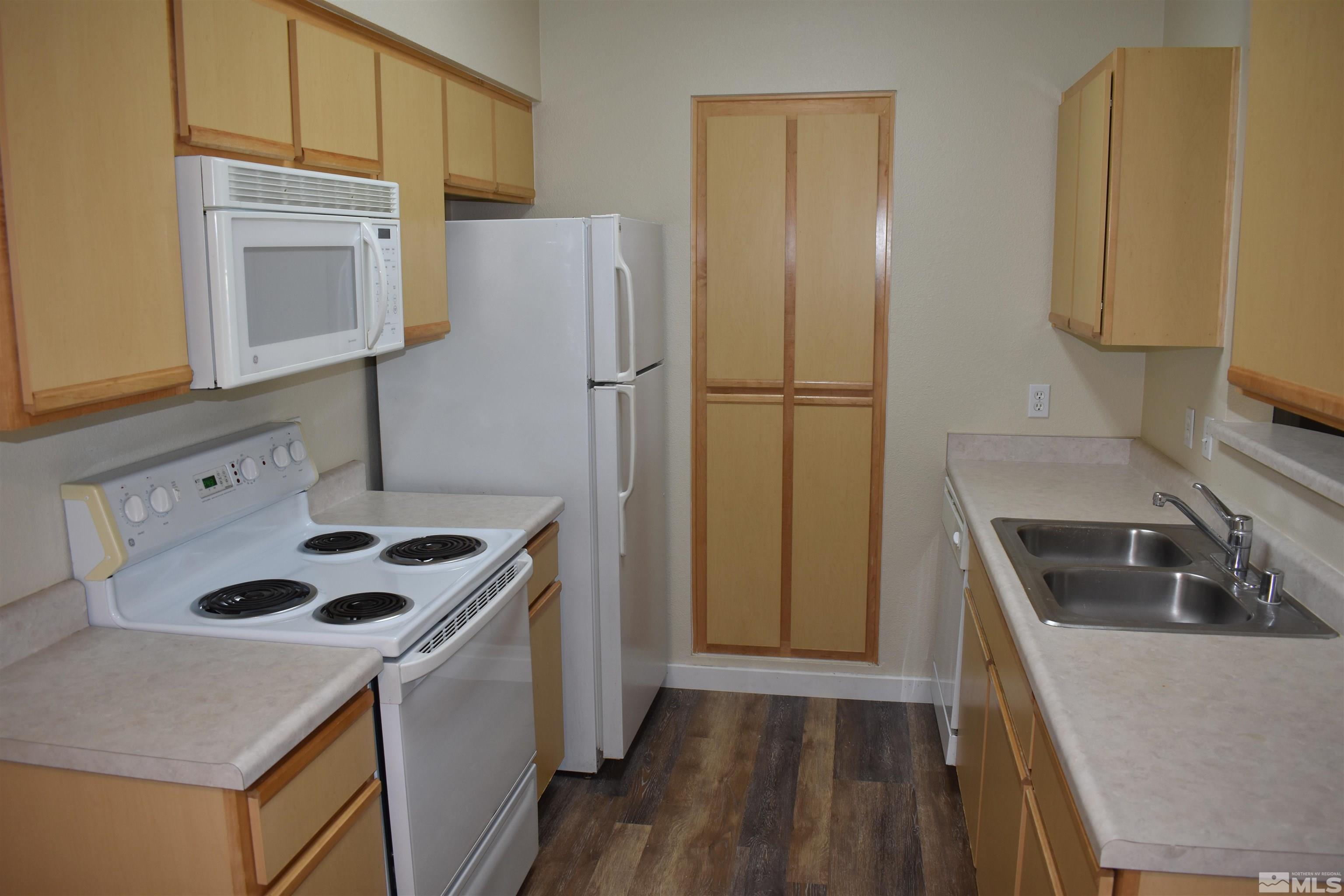 6850 Sharlands Avenue, Unit W1133 Reno, NV 89523 - Photo 6 of 17 a kitchen with a refrigerator sink and stove