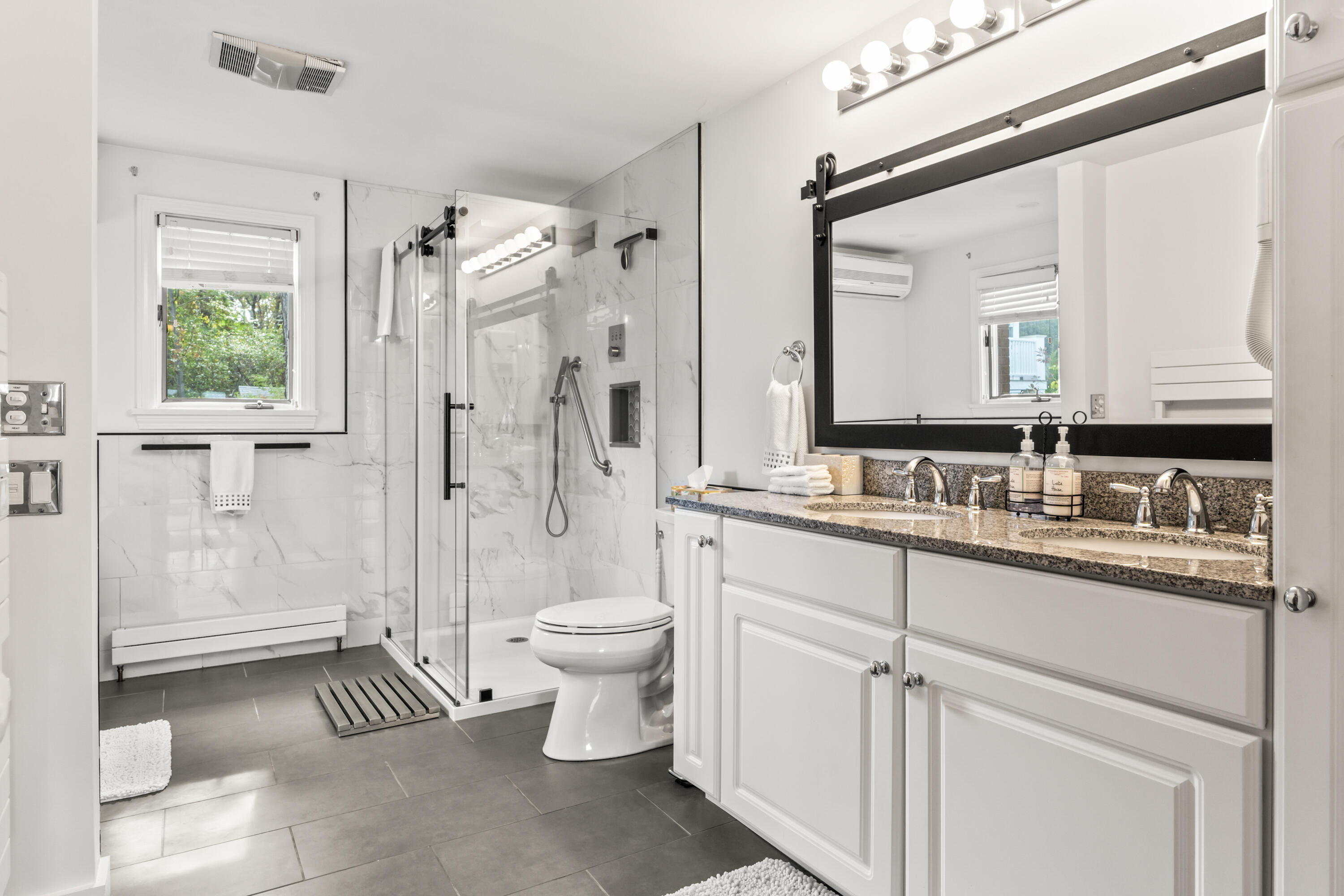 90 Bald Head Cliff Road York, ME 03902 - Photo 36 of 52 Primary Bathroom