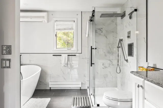 $1,975,000 | 90 Bald Head Cliff Road, York, ME 03902