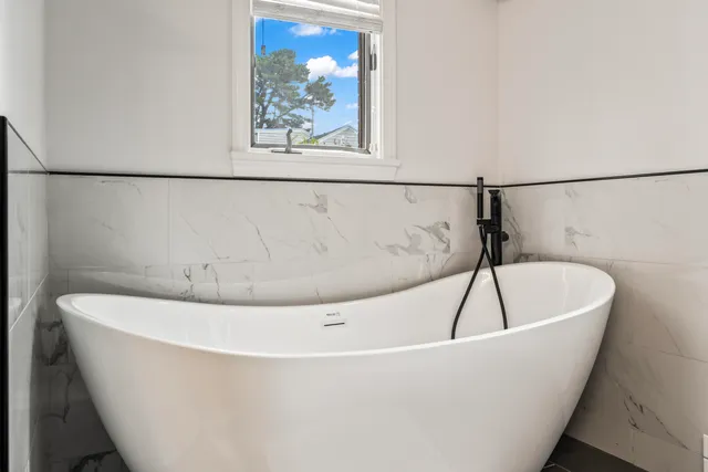 $1,975,000 | 90 Bald Head Cliff Road, York, ME 03902