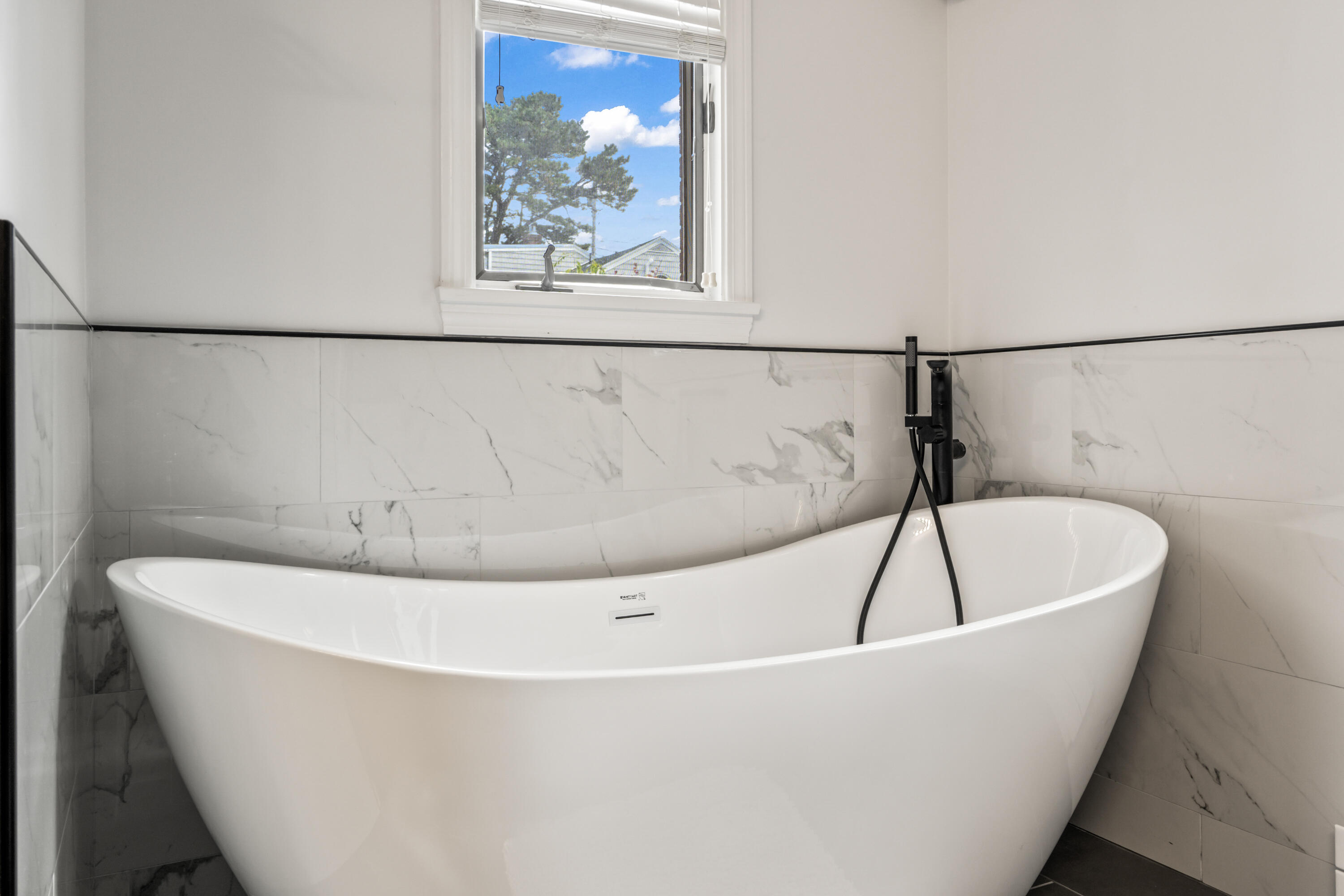 90 Bald Head Cliff Road York, ME 03902 - Photo 38 of 52 Primary Bathroom