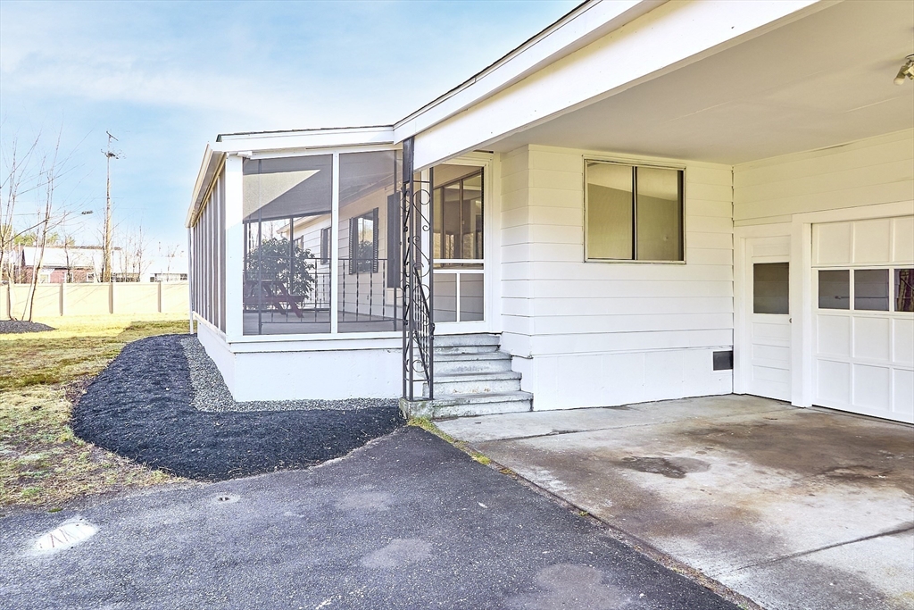 1997 Shirley Road Lancaster, MA 01523 - Photo 4 of 38