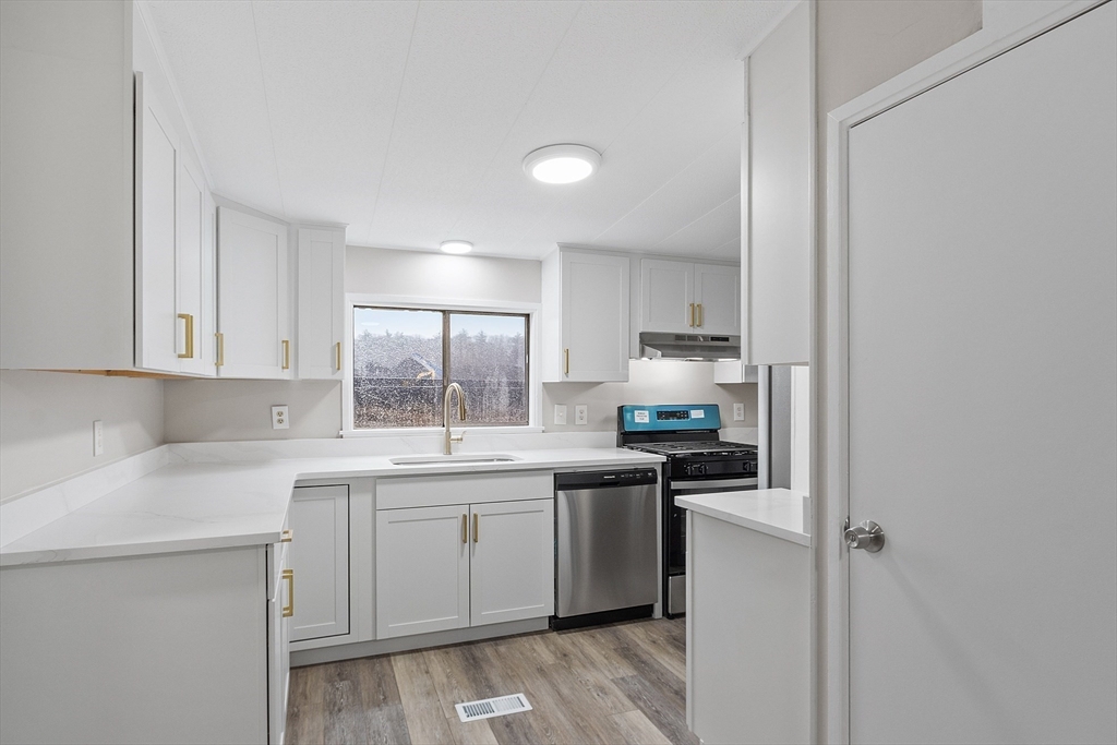 1997 Shirley Road Lancaster, MA 01523 - Photo 6 of 38
