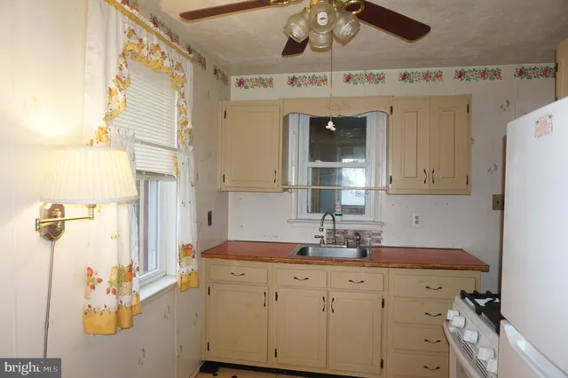 $202,500 | 15 Sullivan Avenue, Bellmawr, NJ 08031