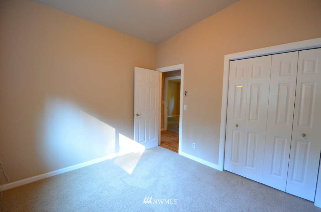 22805 2nd Avenue Southeast Bothell, WA 98021 - Photo 8 of 15