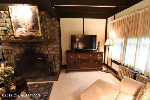 127 Piney Road Cresco, PA 18326 - Photo 12 of 47 Living Room
