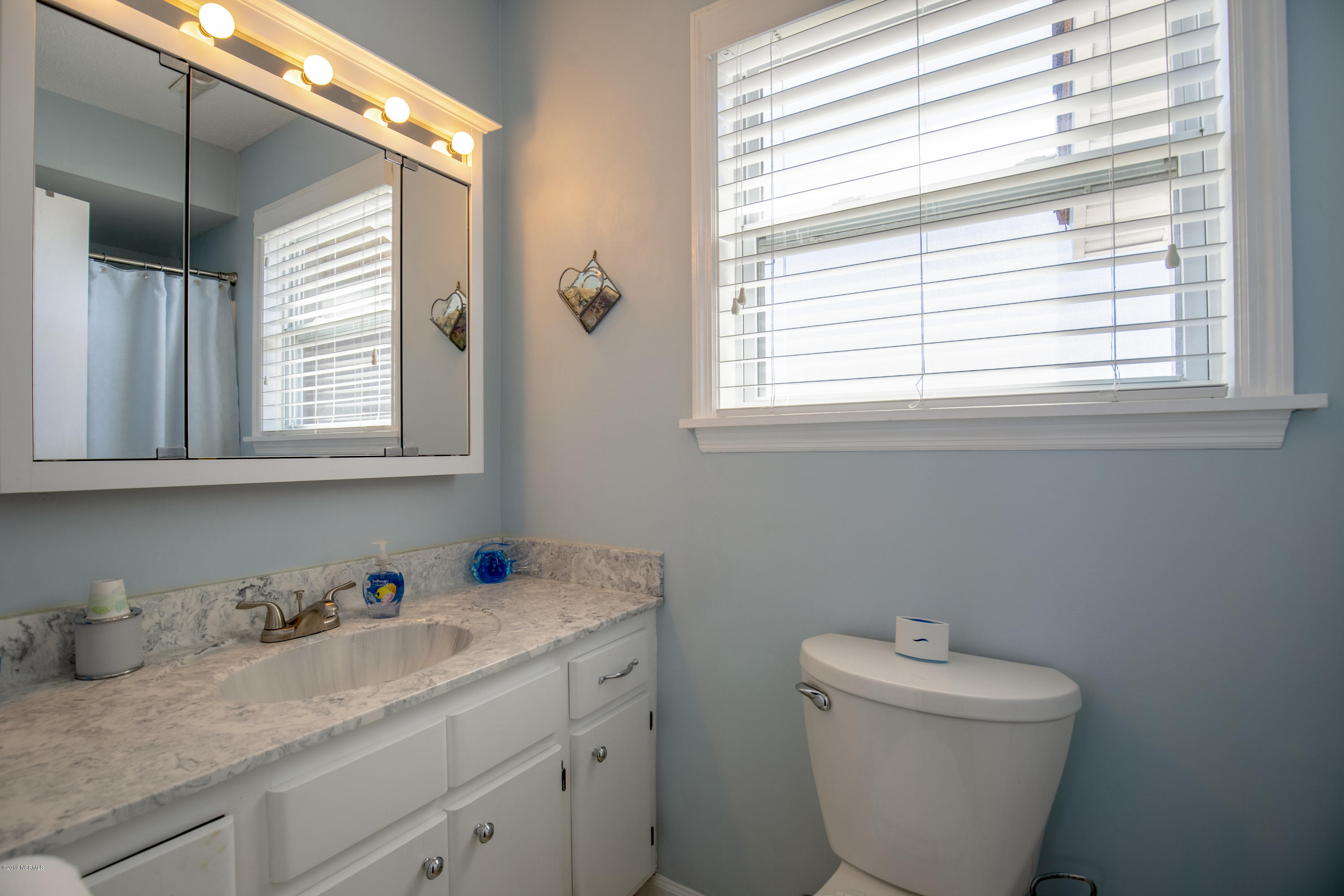 1847 New River Inlet Road North Topsail Beach, NC 28460 - Photo 16 of 42 1847 NRIR - Interiors - 16 -HDR