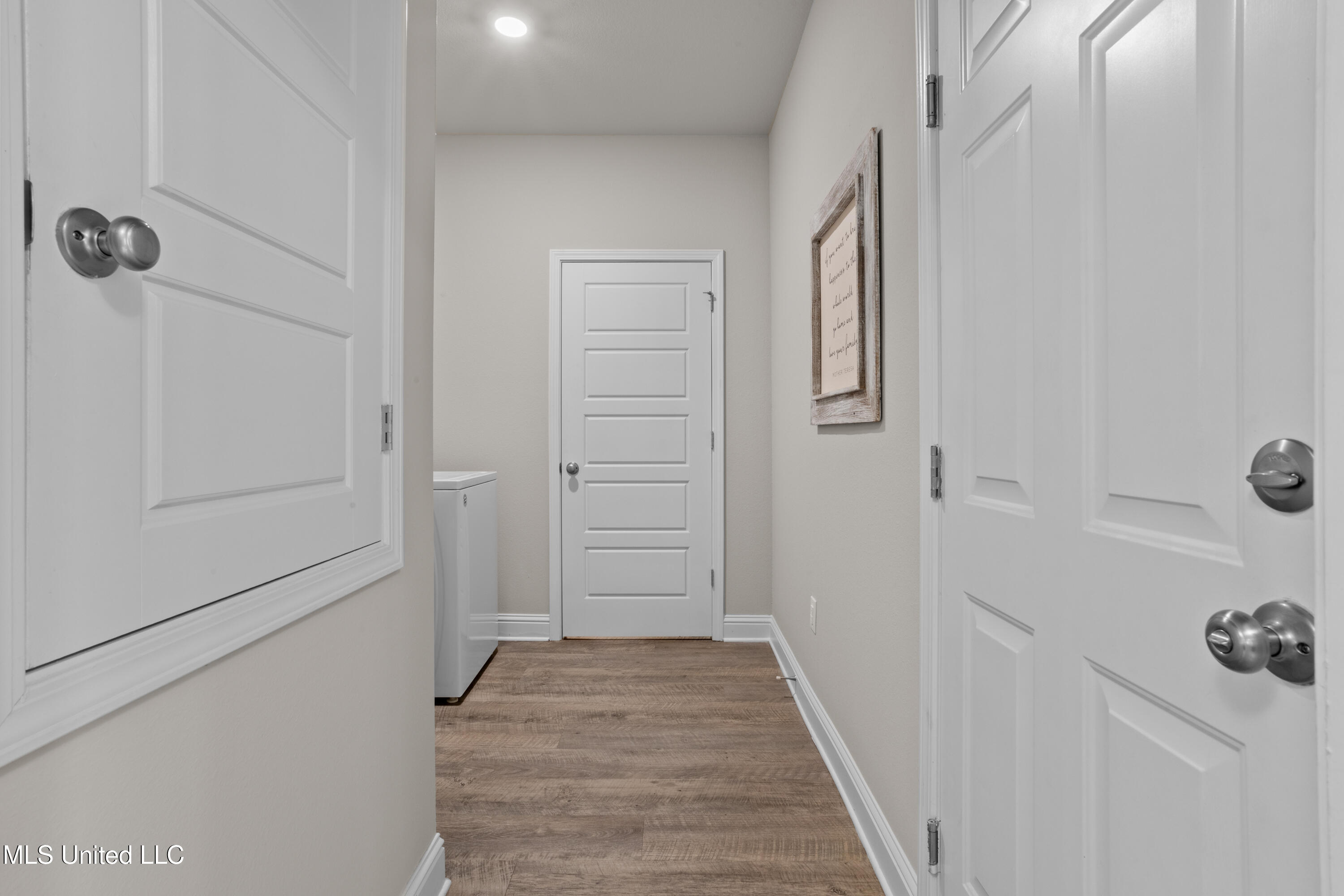 14419 South Swan Road Gulfport, MS 39503 - Photo 29 of 29 Laundry