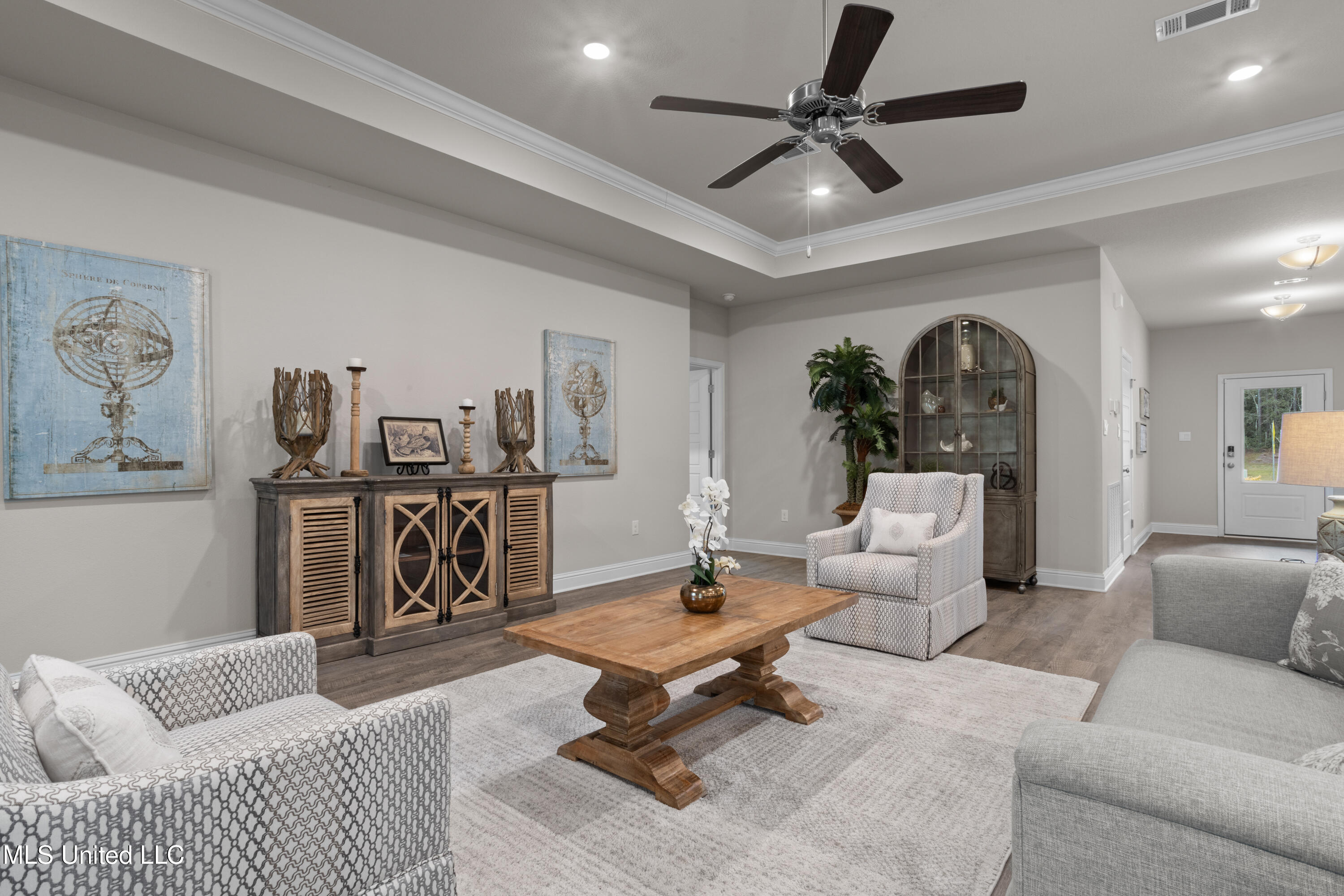 14419 South Swan Road Gulfport, MS 39503 - Photo 3 of 29 Living Room