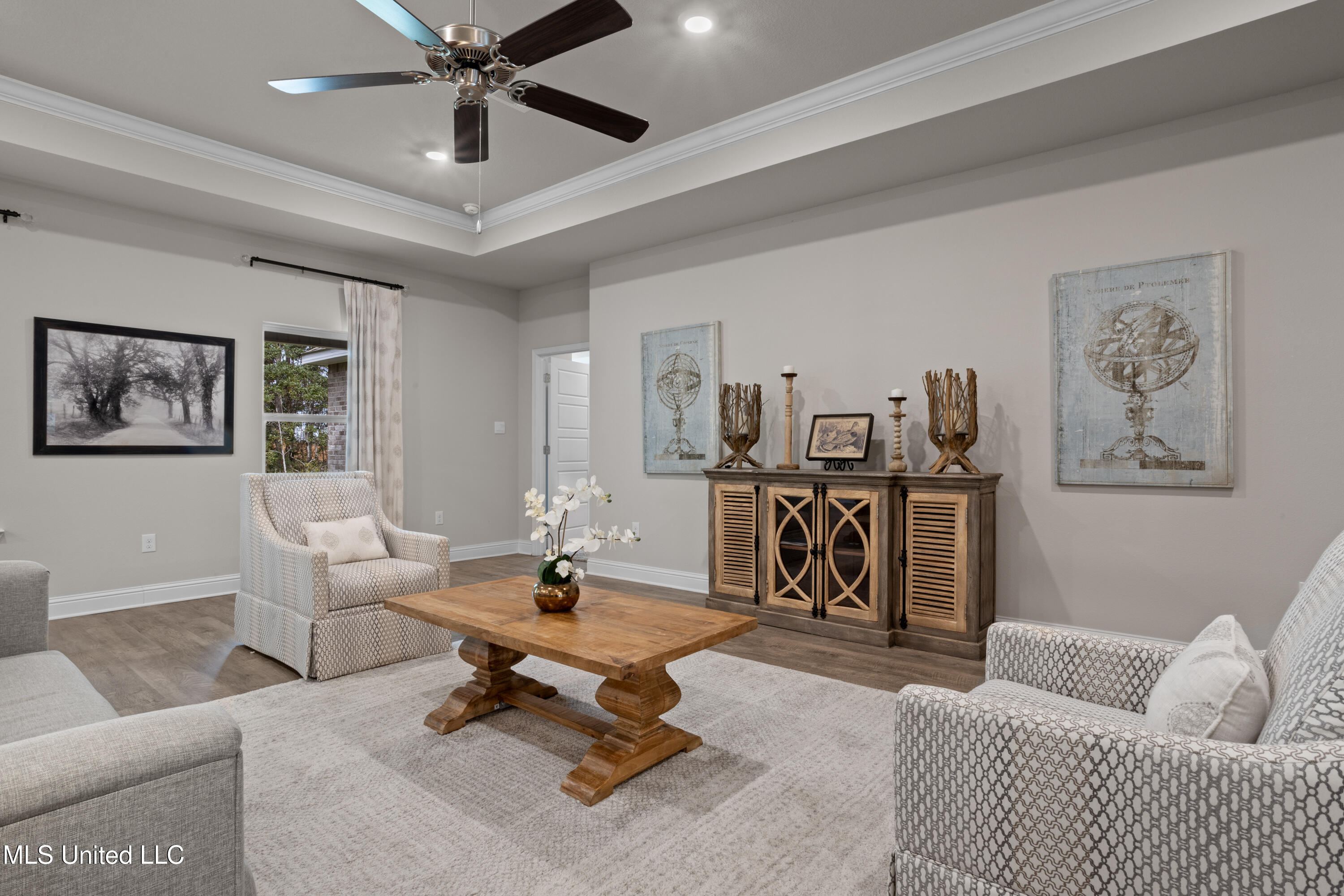 14419 South Swan Road Gulfport, MS 39503 - Photo 6 of 29 Living Room