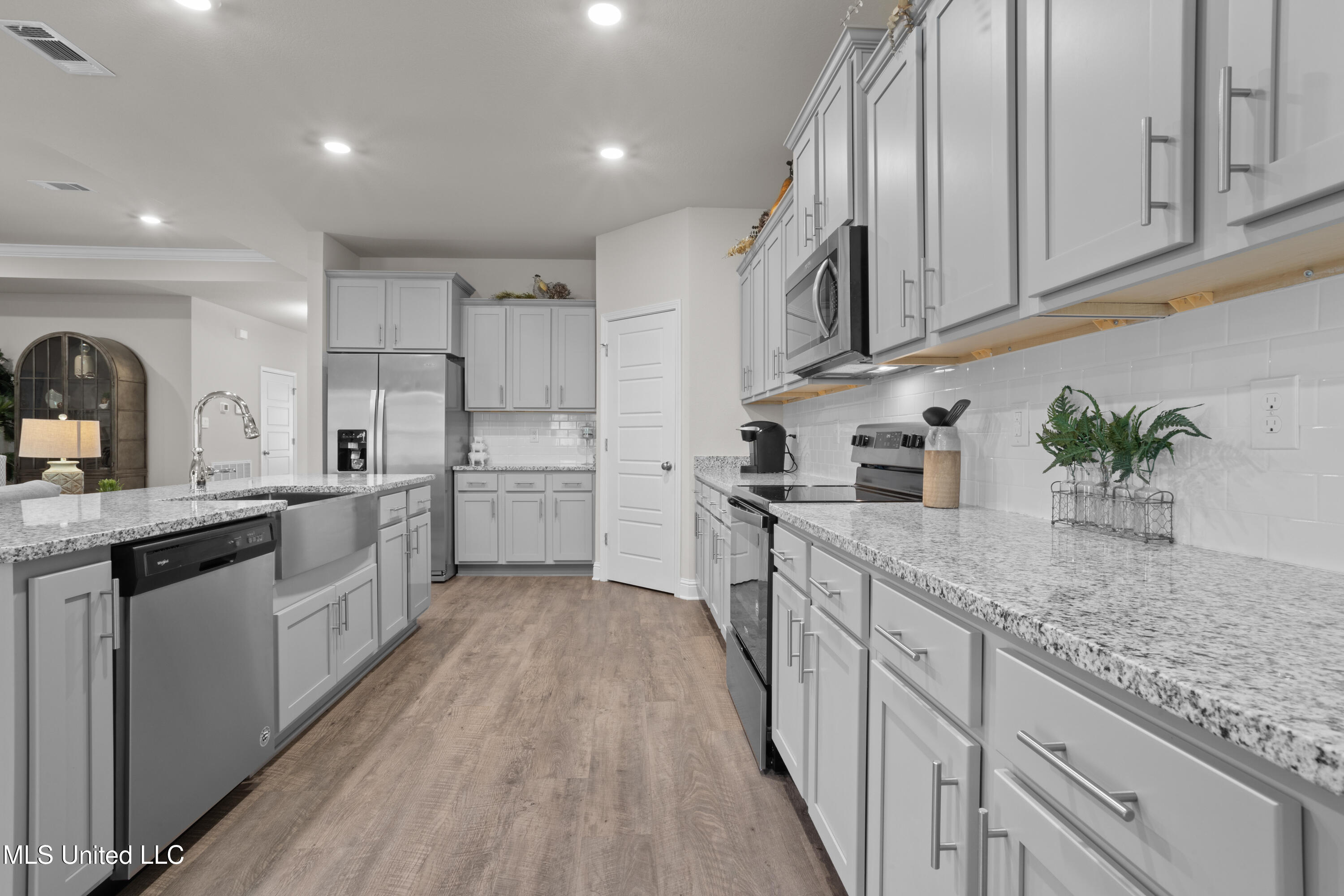 14419 South Swan Road Gulfport, MS 39503 - Photo 9 of 29 Kitchen