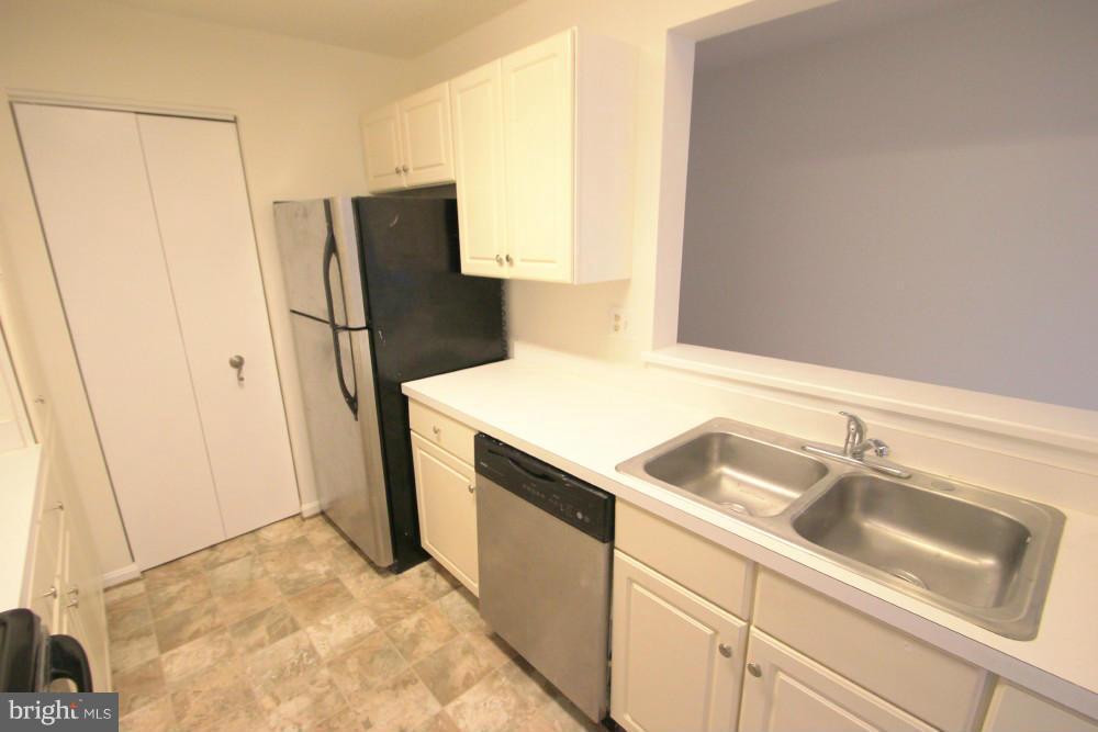 12909 Churchill Ridge Circle, Unit 710 Germantown, MD 20874 - Photo 6 of 12 Kitchen