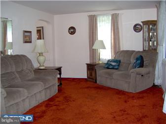 15 Upland Road Brookhaven, PA 19015 - Photo 6 of 12 Living Room