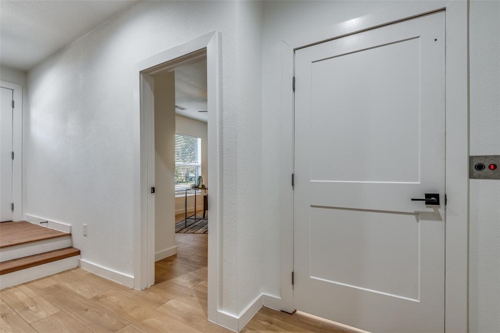 504 South O Connor Road Irving, TX 75060 - Photo 7 of 32 a bathroom with a shower