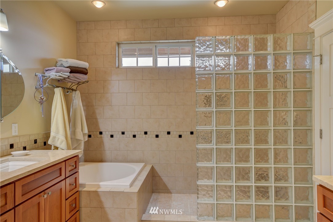 2924 Strawberry Point Road Oak Harbor, WA 98277 - Photo 17 of 25 Gallery Image 17