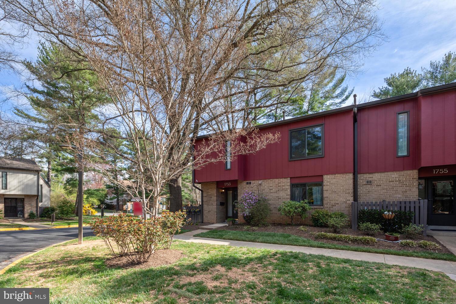 1753 Ivy Oak Square Reston, VA 20190 - Photo 16 of 27 Front Exterior.