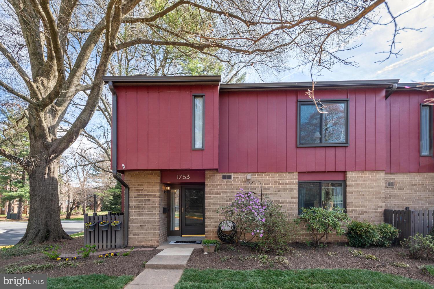 1753 Ivy Oak Square Reston, VA 20190 - Photo 2 of 27 Front exterior