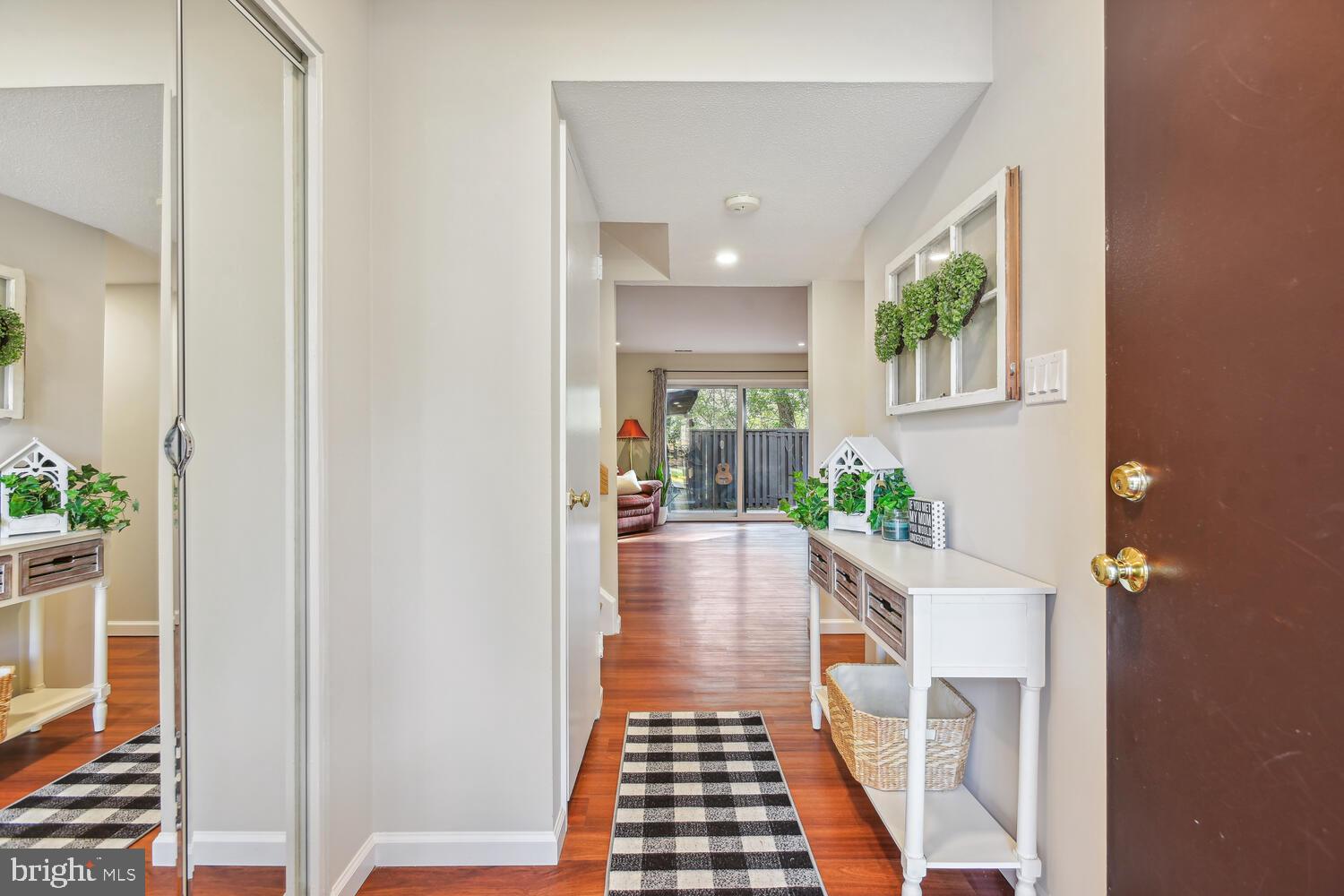 1753 Ivy Oak Square Reston, VA 20190 - Photo 3 of 27 Entryway