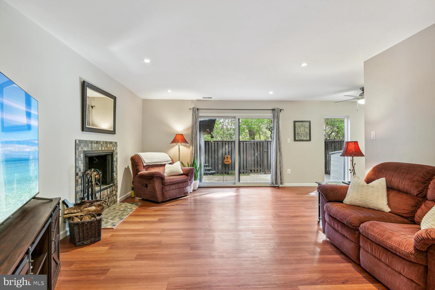 1753 Ivy Oak Square Reston, VA 20190 - Photo 4 of 27 Family Gathering space