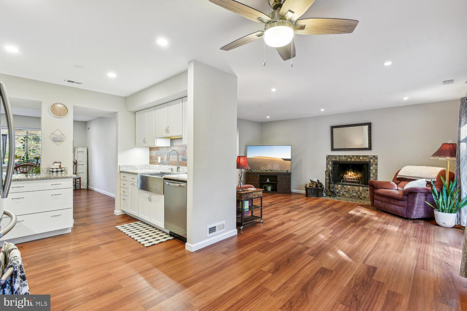1753 Ivy Oak Square Reston, VA 20190 - Photo 7 of 27 Kitchen nook.