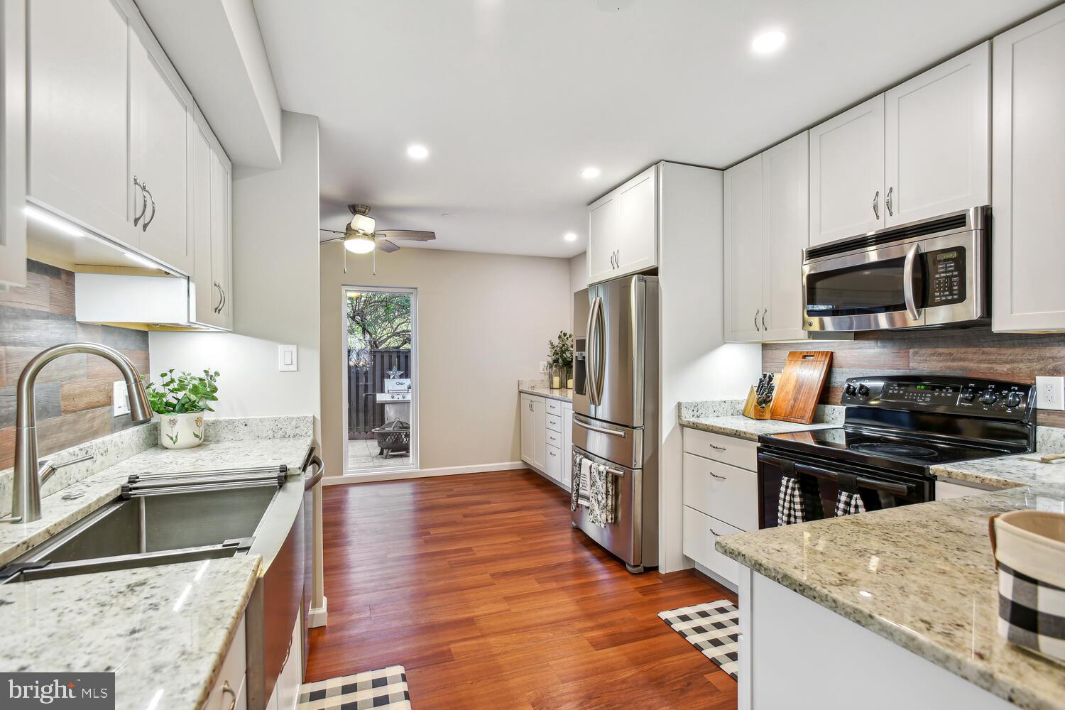 1753 Ivy Oak Square Reston, VA 20190 - Photo 9 of 27 Kitchen to nook/backyard view