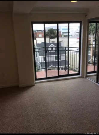 $4,700 | 4 Chelsea Place, Unit 3D, Great Neck, NY 11021