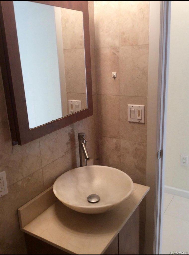 4 Chelsea Place, Unit 3D Great Neck, NY 11021 - Photo 13 of 13