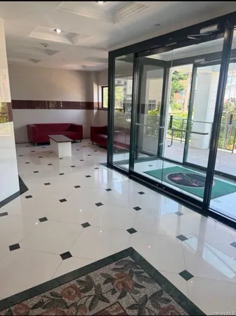 $4,700 | 4 Chelsea Place, Unit 3D, Great Neck, NY 11021