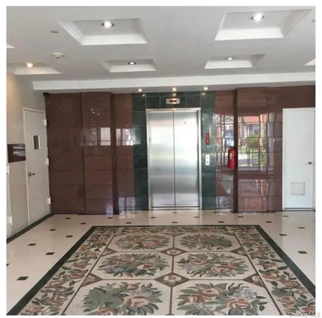 $4,700 | 4 Chelsea Place, Unit 3D, Great Neck, NY 11021