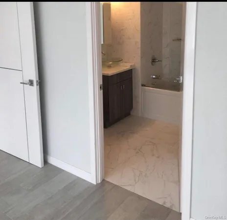 $4,700 | 4 Chelsea Place, Unit 3D, Great Neck, NY 11021