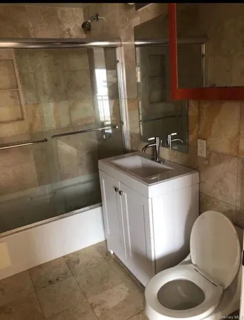 $4,700 | 4 Chelsea Place, Unit 3D, Great Neck, NY 11021