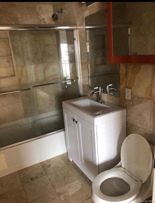 4 Chelsea Place, Unit 3D Great Neck, NY 11021 - Photo 7 of 13